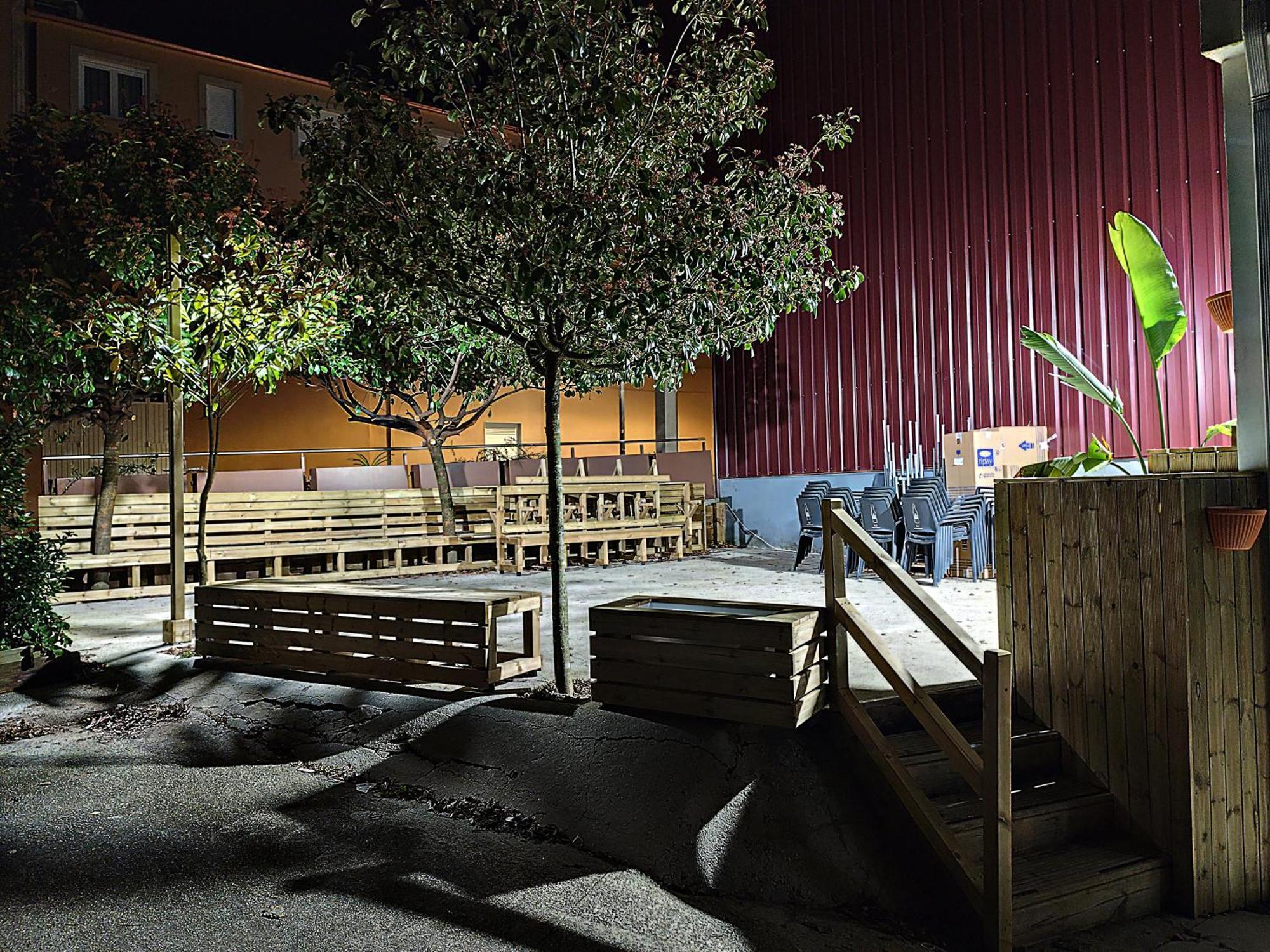 Cruce De Caminos Arzua Hostel Bagian luar foto