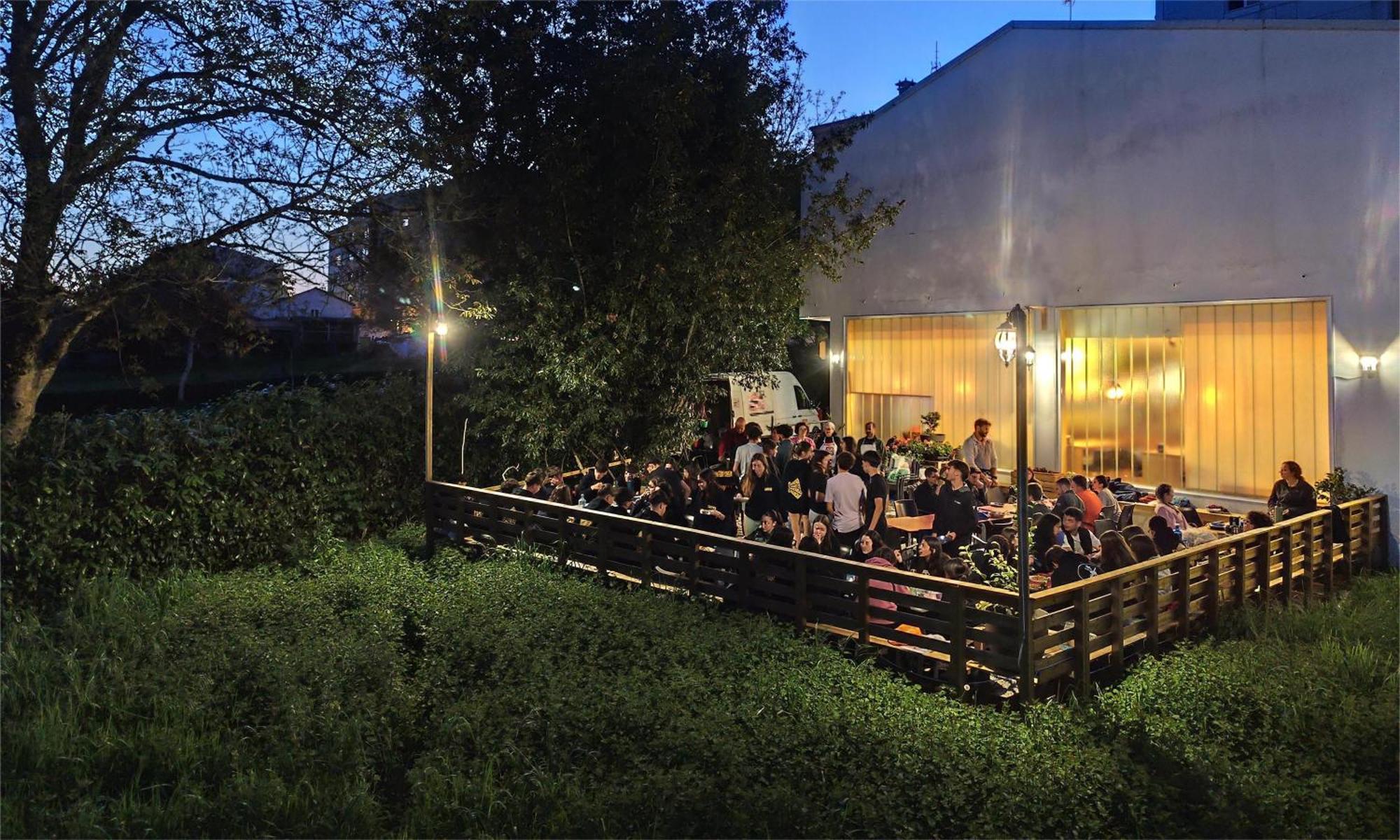 Cruce De Caminos Arzua Hostel Bagian luar foto