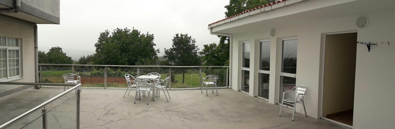 Cruce De Caminos Arzua Hostel Bagian luar foto