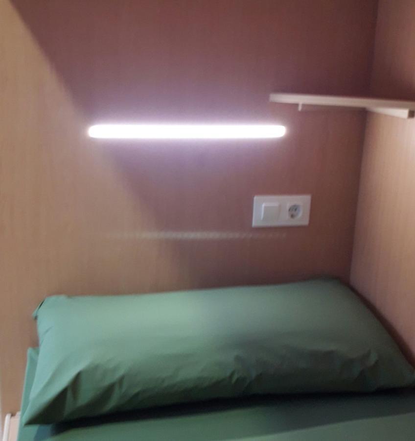 Cruce De Caminos Arzua Hostel Bagian luar foto